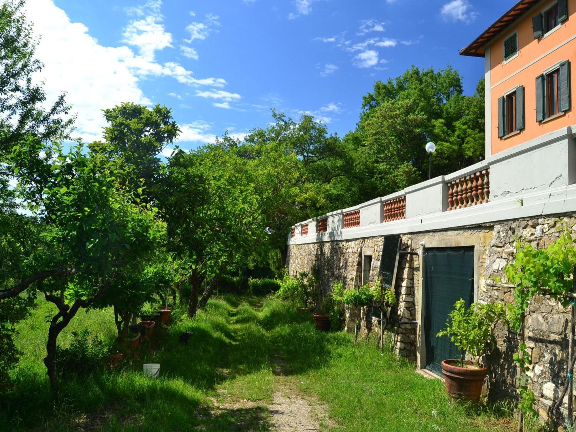 Lovely Holiday Home In Montefiridolfi With Hill View Kültér fotó